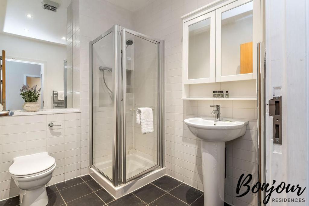 Spacious 2Br-1Ba - Grassmarket - Free Parking By Bonjour Residences Edinburg Exteriör bild