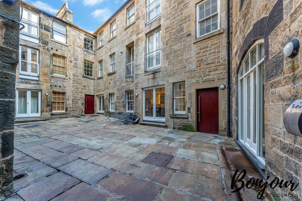 Spacious 2Br-2Ba - Grassmarket - Free Parking By Bonjour Residences Edinburg Exteriör bild