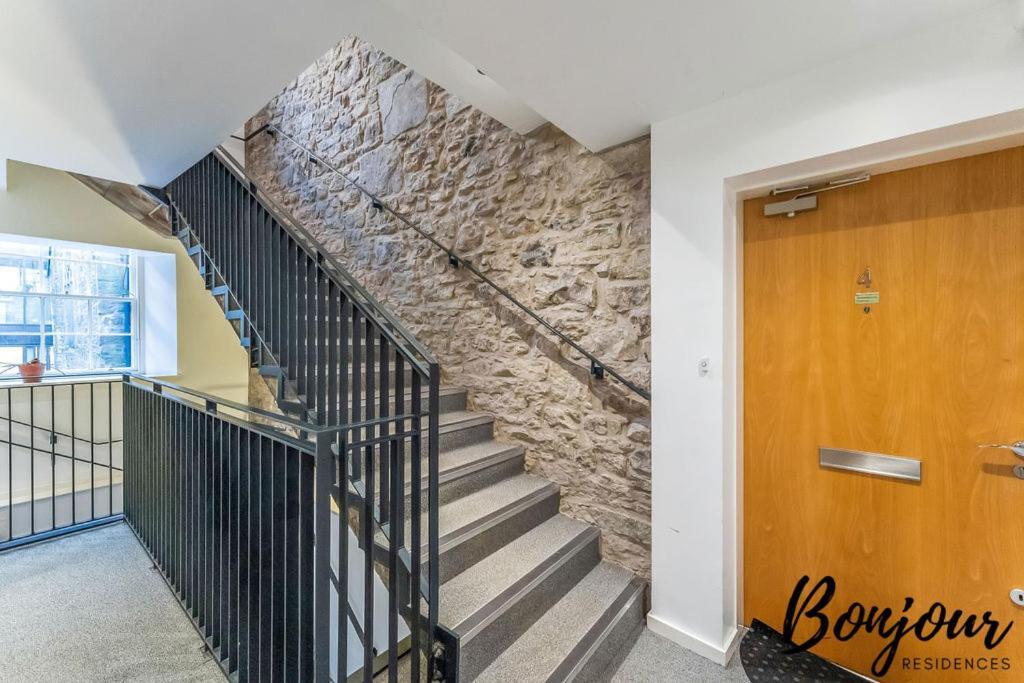 Spacious 2Br-1Ba - Grassmarket - Free Parking By Bonjour Residences Edinburg Exteriör bild